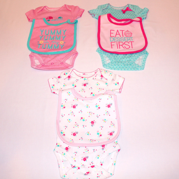Girls/Carters/3m/three one pieces&three bibs - Picture 1 of 2